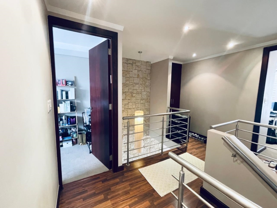 To Let 3 Bedroom Property for Rent in Illovo Gauteng