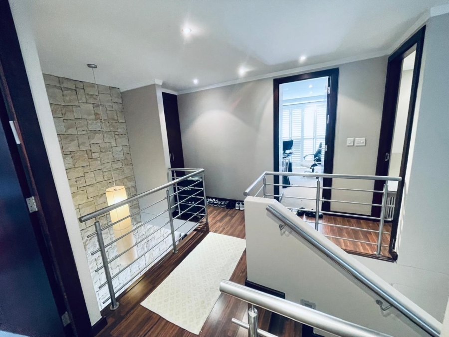 To Let 3 Bedroom Property for Rent in Illovo Gauteng