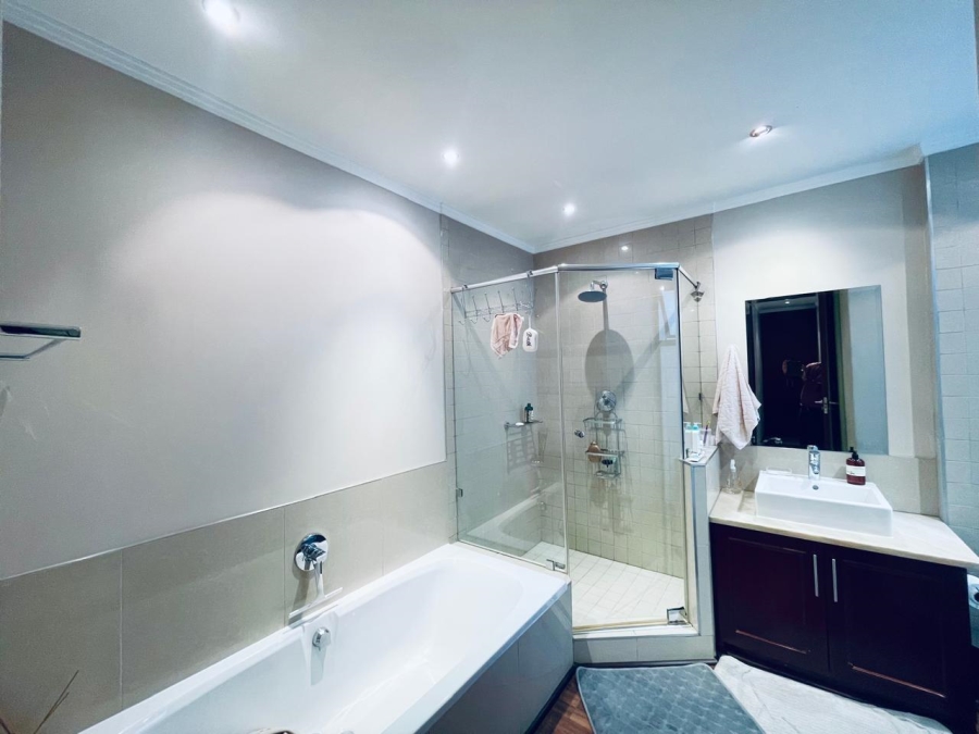 To Let 3 Bedroom Property for Rent in Illovo Gauteng