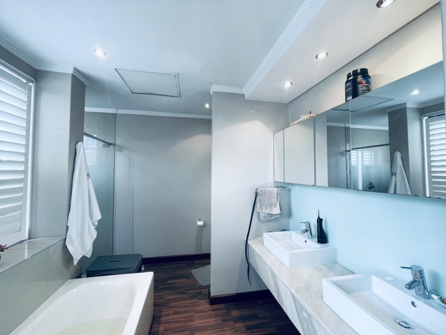 To Let 3 Bedroom Property for Rent in Illovo Gauteng