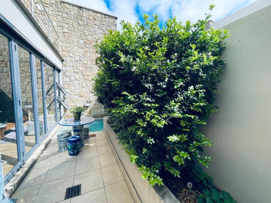 To Let 3 Bedroom Property for Rent in Illovo Gauteng