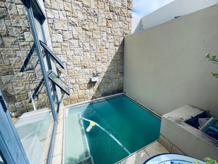 To Let 3 Bedroom Property for Rent in Illovo Gauteng