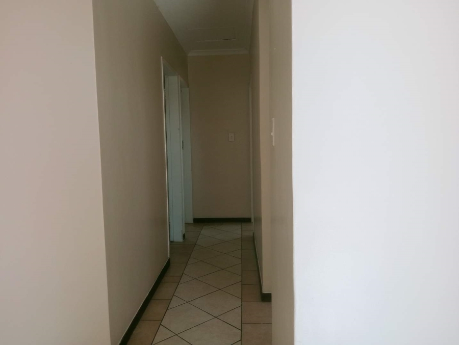 To Let 2 Bedroom Property for Rent in Die Hoewes Gauteng