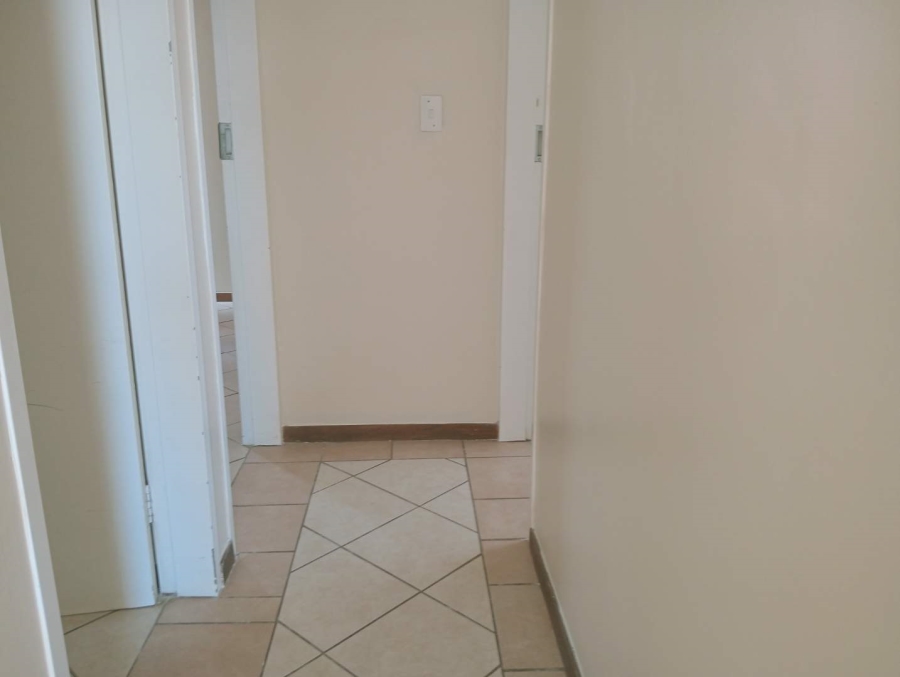 To Let 2 Bedroom Property for Rent in Die Hoewes Gauteng