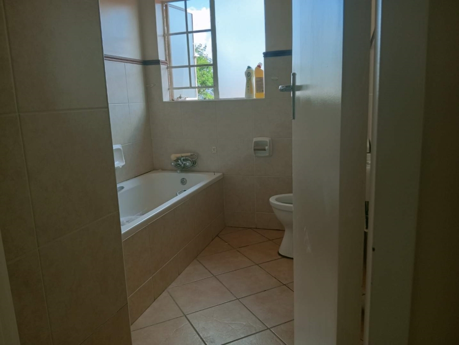 To Let 2 Bedroom Property for Rent in Die Hoewes Gauteng