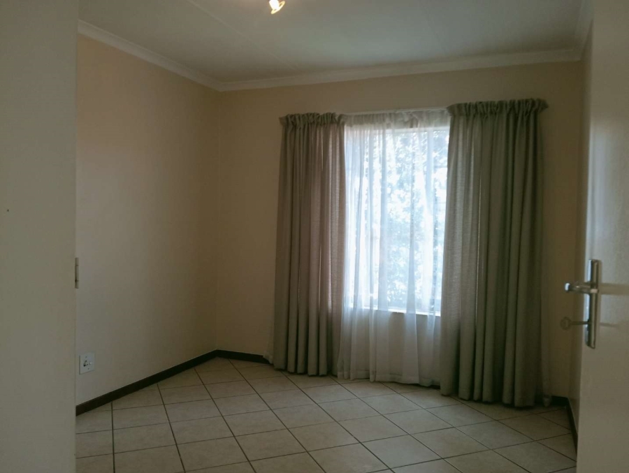 To Let 2 Bedroom Property for Rent in Die Hoewes Gauteng