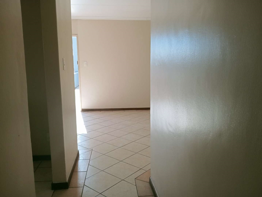 To Let 2 Bedroom Property for Rent in Die Hoewes Gauteng