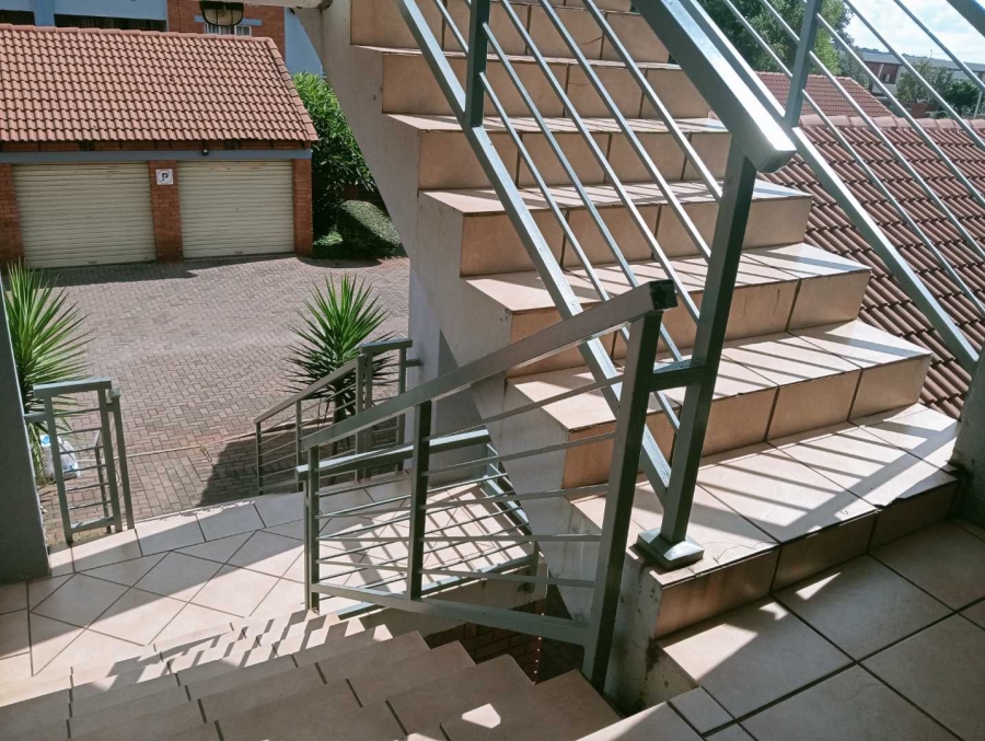 To Let 2 Bedroom Property for Rent in Die Hoewes Gauteng