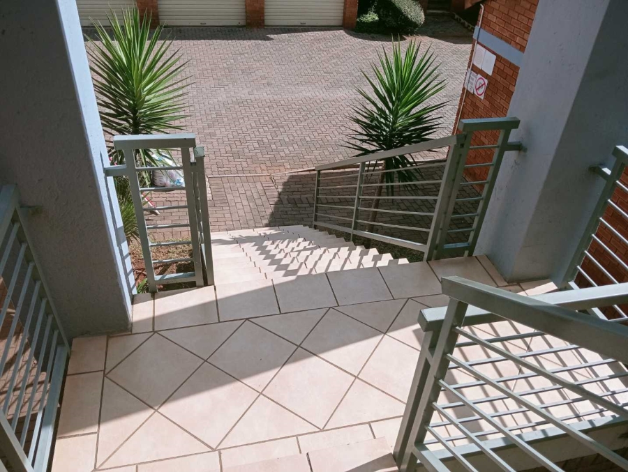 To Let 2 Bedroom Property for Rent in Die Hoewes Gauteng