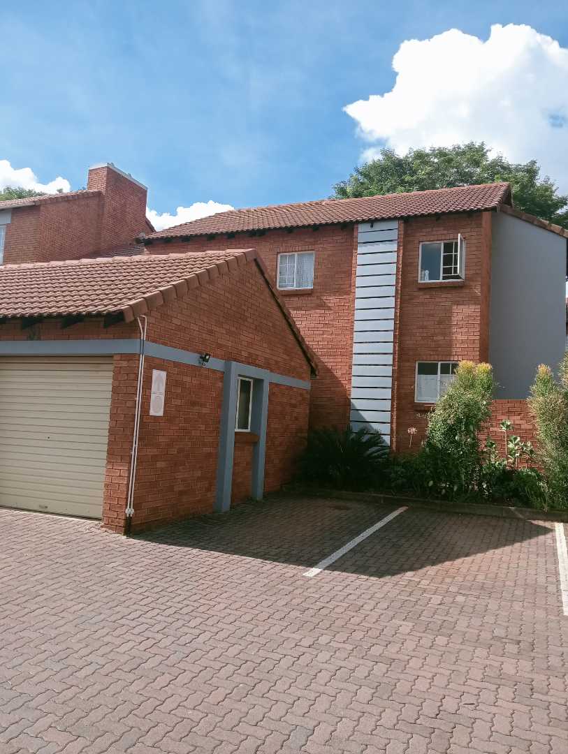 To Let 2 Bedroom Property for Rent in Die Hoewes Gauteng