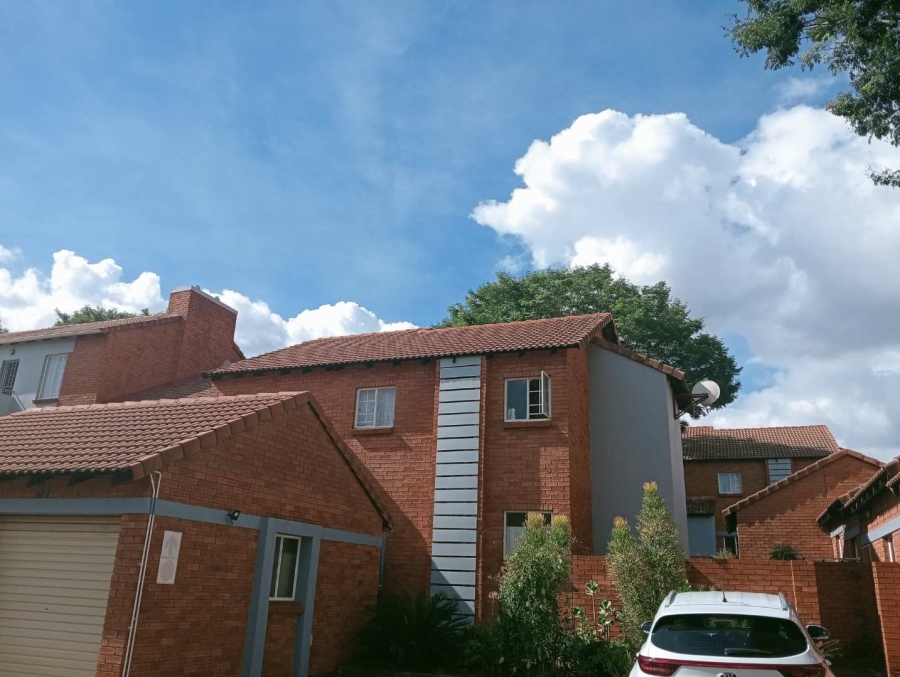 To Let 2 Bedroom Property for Rent in Die Hoewes Gauteng
