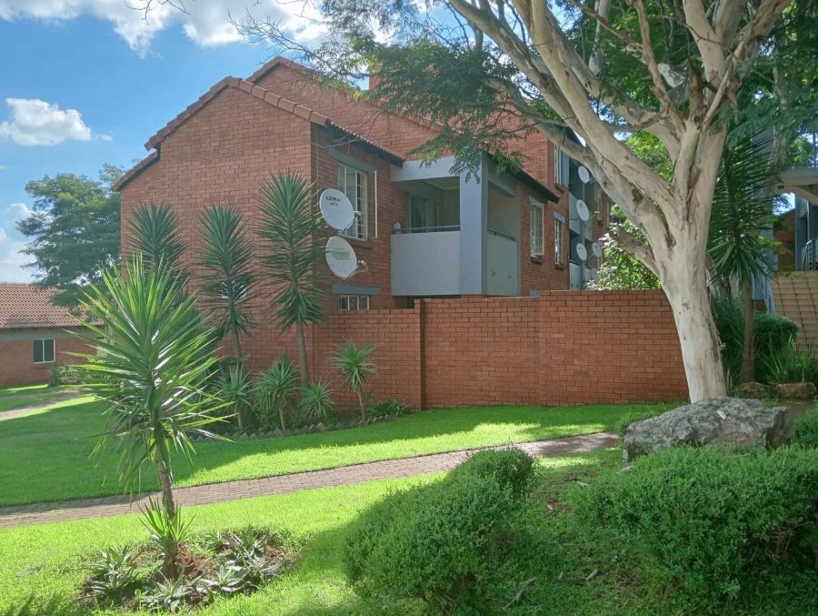 To Let 2 Bedroom Property for Rent in Die Hoewes Gauteng