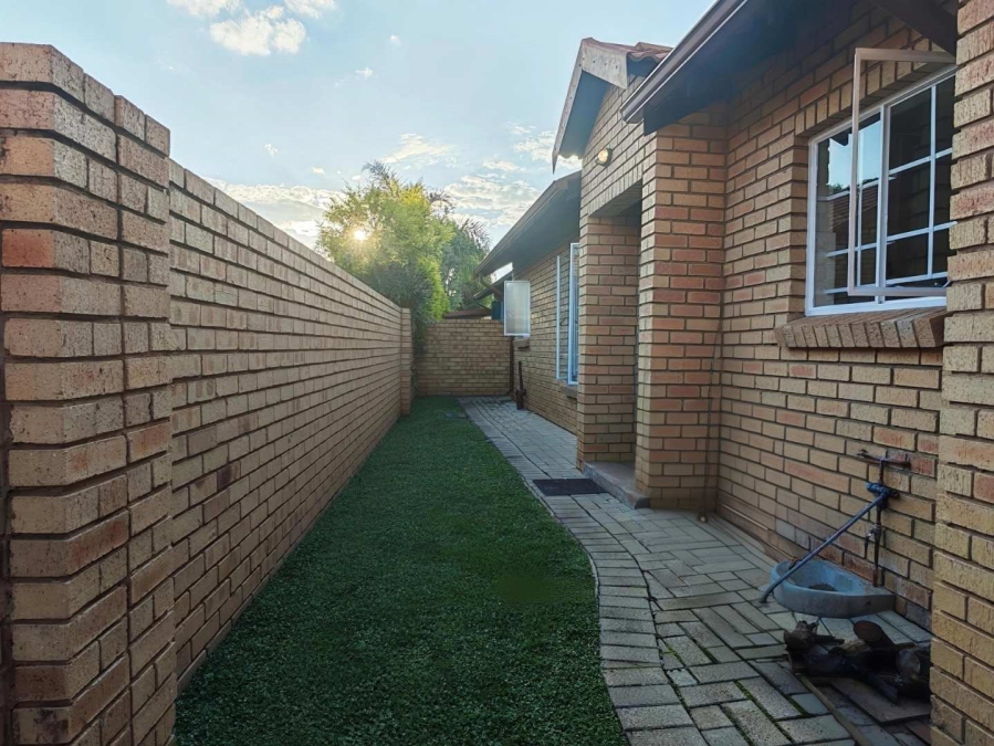 2 Bedroom Property for Sale in Equestria Gauteng