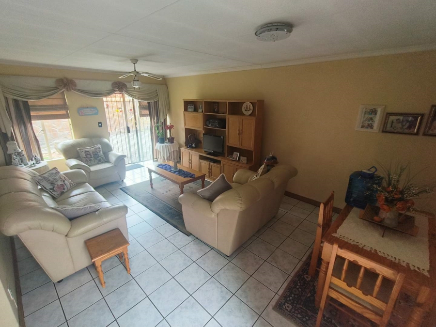 2 Bedroom Property for Sale in Elardus Park Gauteng