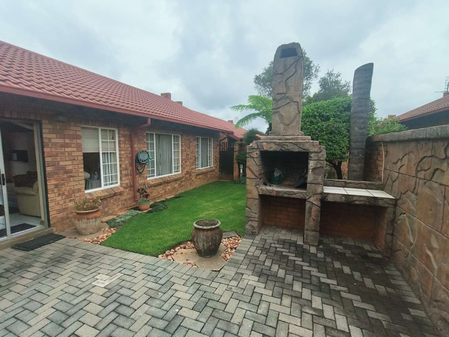 2 Bedroom Property for Sale in Elardus Park Gauteng