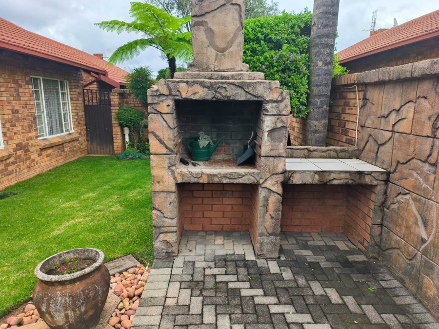 2 Bedroom Property for Sale in Elardus Park Gauteng