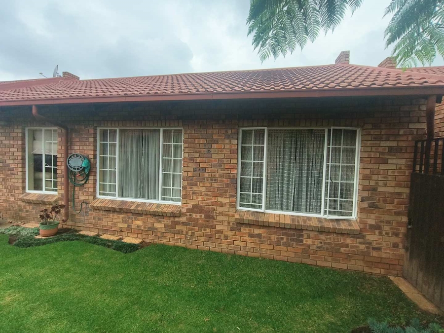2 Bedroom Property for Sale in Elardus Park Gauteng