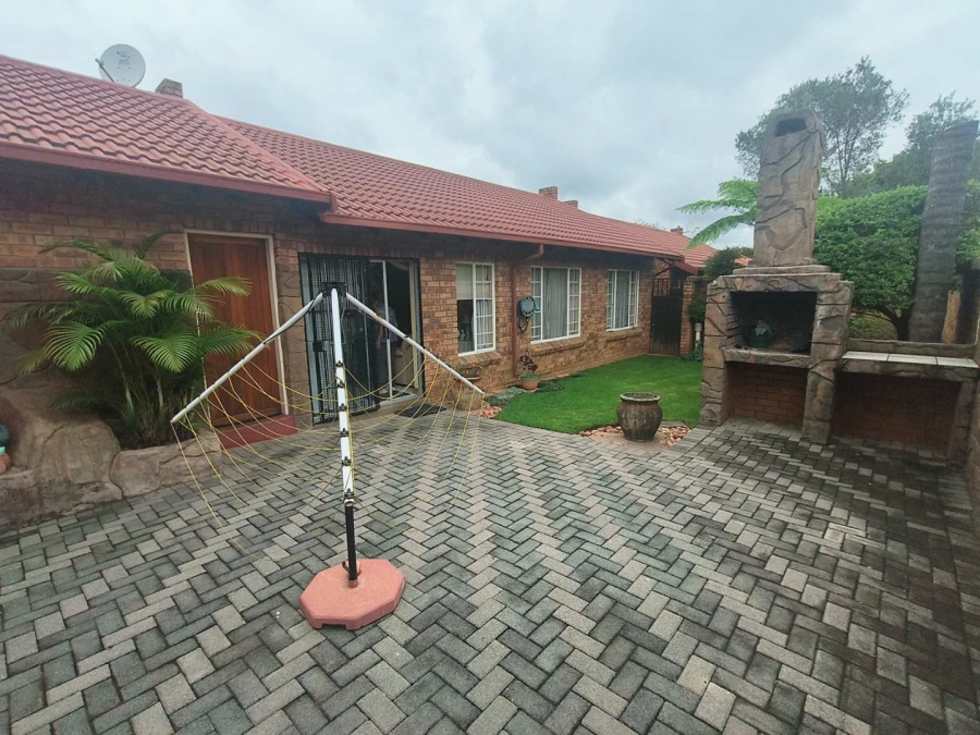 2 Bedroom Property for Sale in Elardus Park Gauteng
