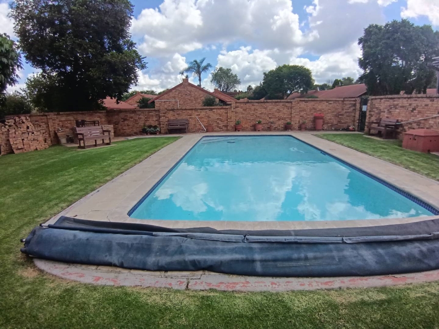 2 Bedroom Property for Sale in Elardus Park Gauteng