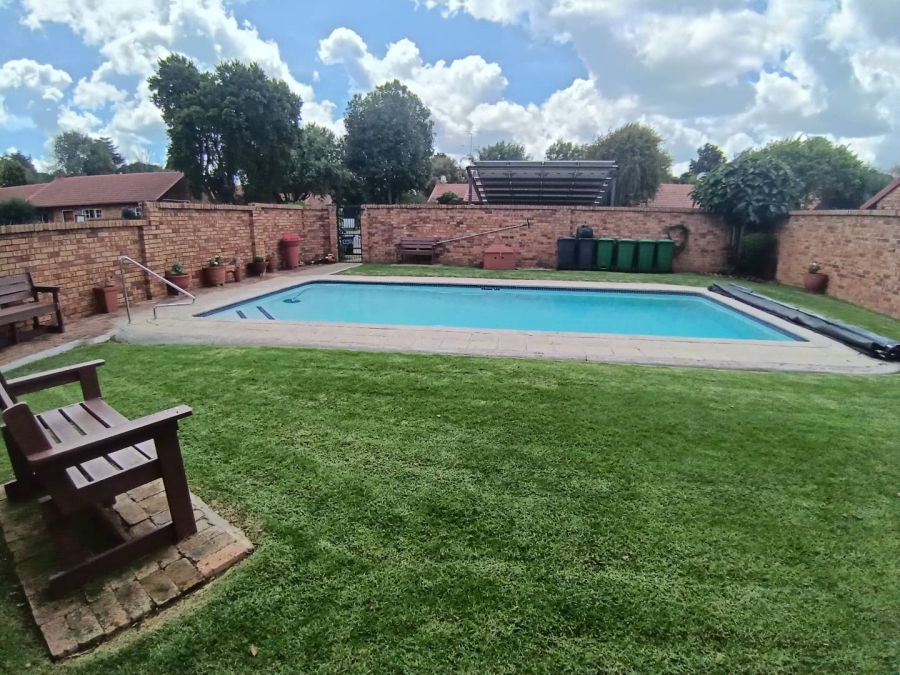 2 Bedroom Property for Sale in Elardus Park Gauteng