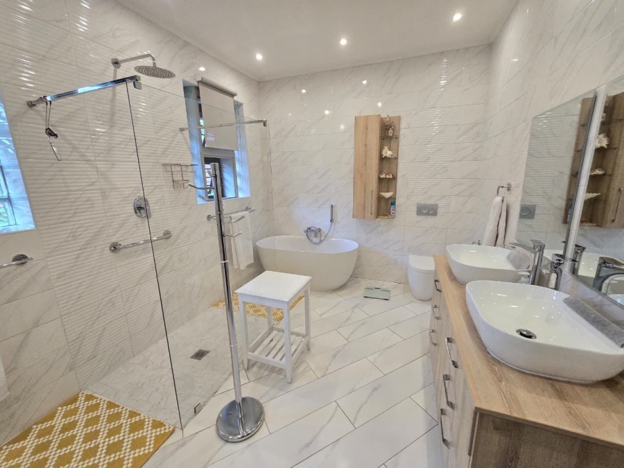 4 Bedroom Property for Sale in Alberante Gauteng