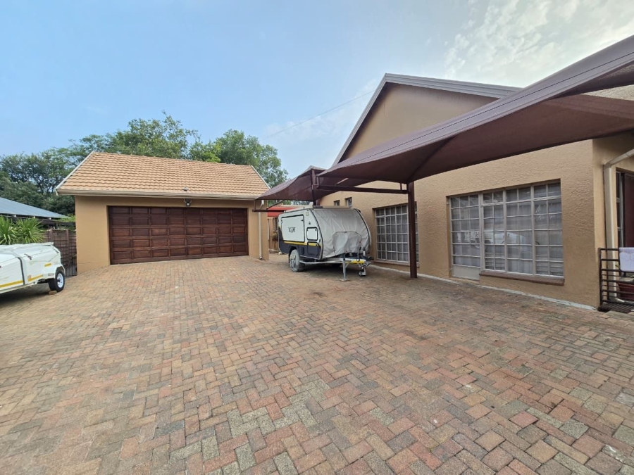 4 Bedroom Property for Sale in Alberante Gauteng