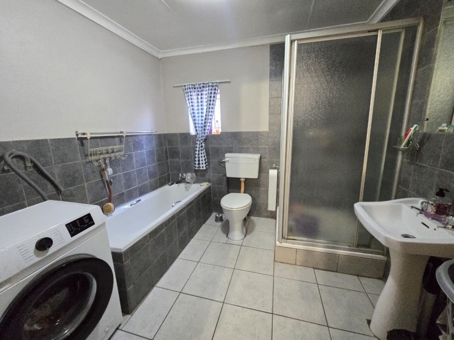 4 Bedroom Property for Sale in Alberante Gauteng