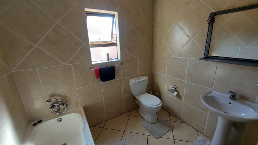 2 Bedroom Property for Sale in Mulbarton Gauteng