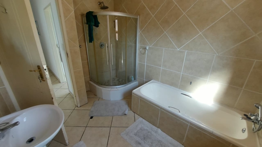 2 Bedroom Property for Sale in Mulbarton Gauteng