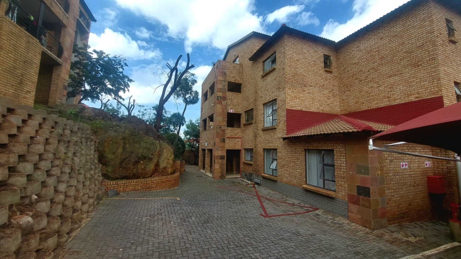 2 Bedroom Property for Sale in Mulbarton Gauteng