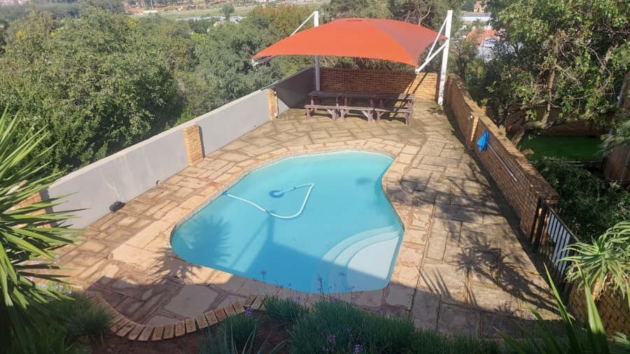 2 Bedroom Property for Sale in Mulbarton Gauteng