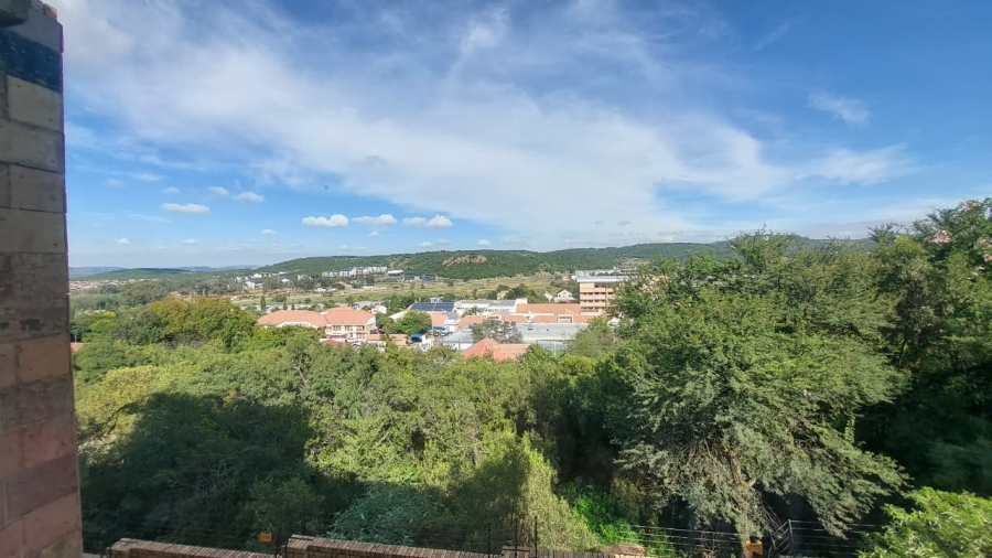 2 Bedroom Property for Sale in Mulbarton Gauteng