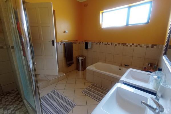 3 Bedroom Property for Sale in Mulbarton Gauteng