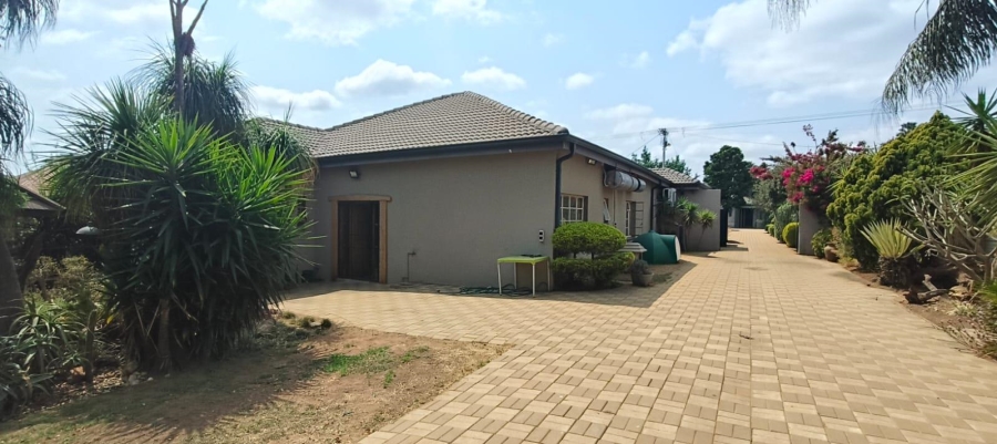 6 Bedroom Property for Sale in Pretoria Gardens Gauteng