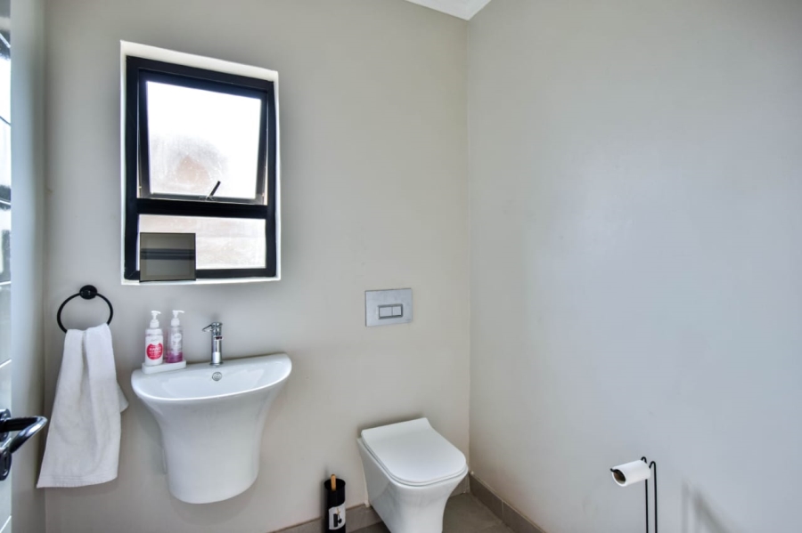 To Let 6 Bedroom Property for Rent in Savannah Country Estate Gauteng