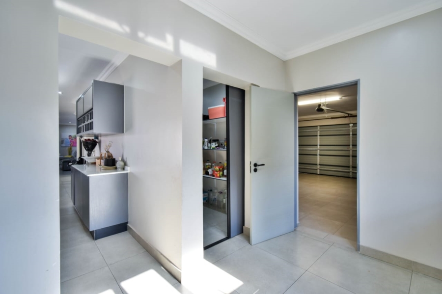 To Let 6 Bedroom Property for Rent in Savannah Country Estate Gauteng