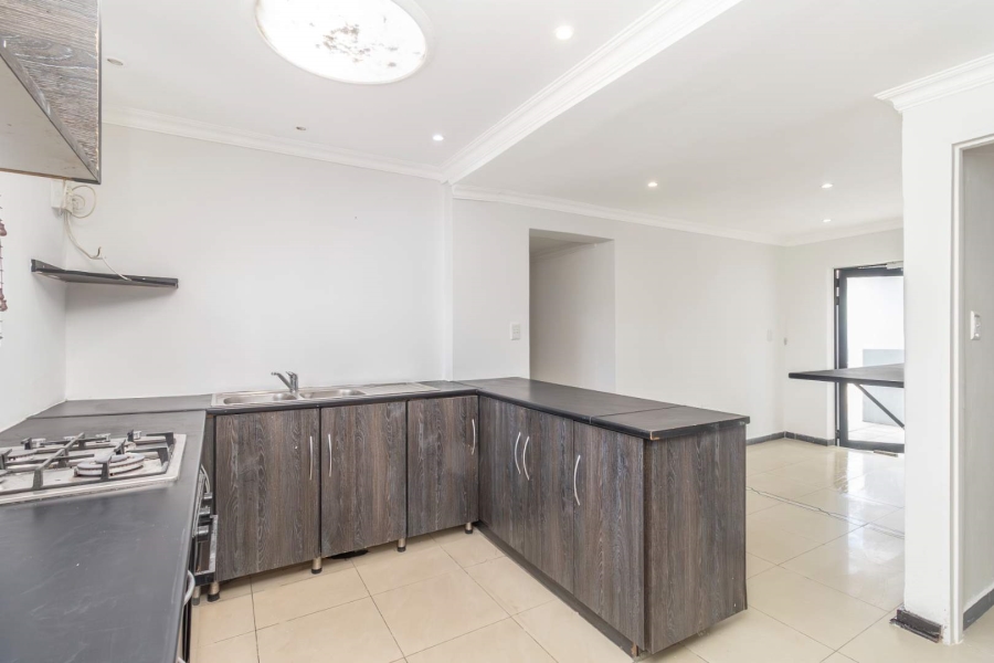 To Let 4 Bedroom Property for Rent in Blairgowrie Gauteng