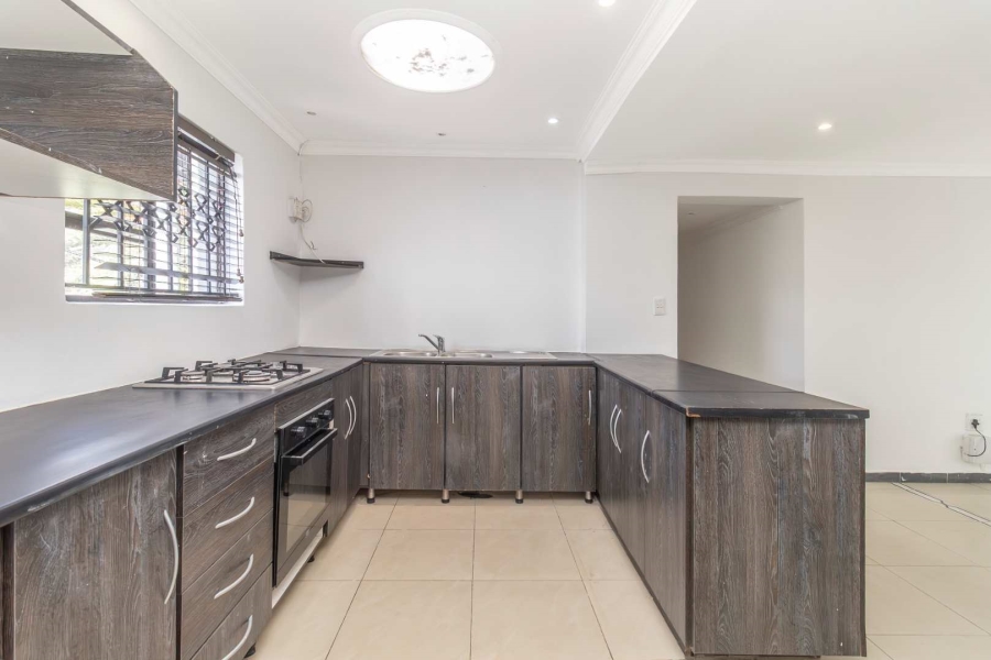 To Let 4 Bedroom Property for Rent in Blairgowrie Gauteng