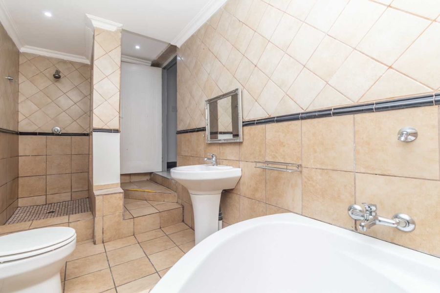 To Let 4 Bedroom Property for Rent in Blairgowrie Gauteng