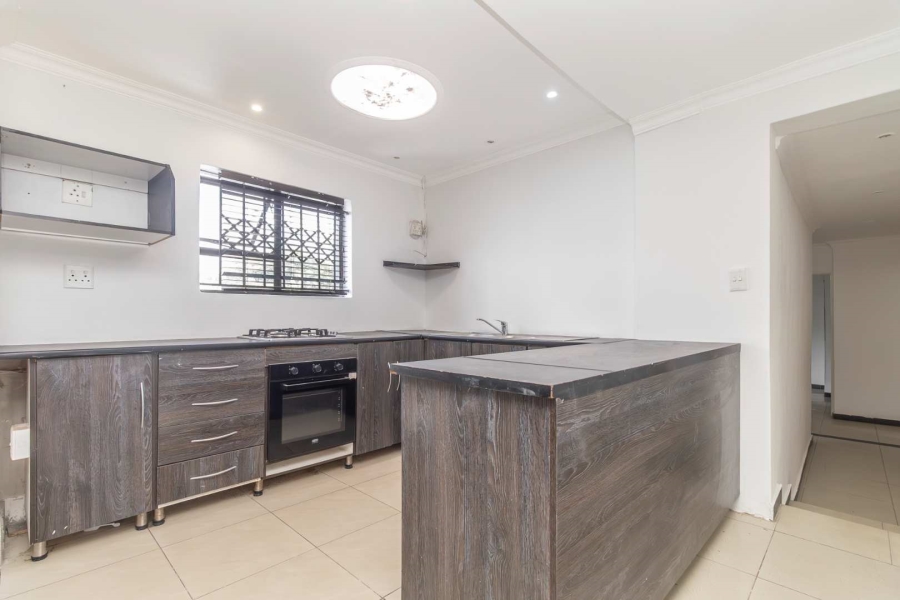 To Let 4 Bedroom Property for Rent in Blairgowrie Gauteng