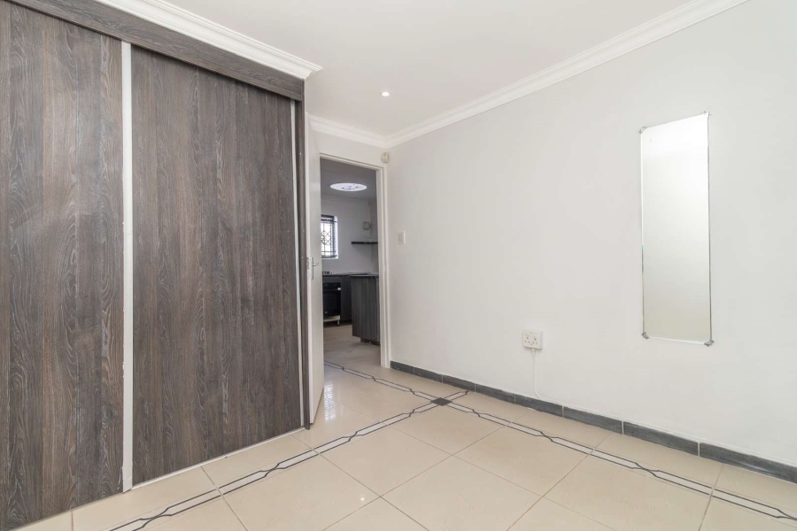 To Let 4 Bedroom Property for Rent in Blairgowrie Gauteng