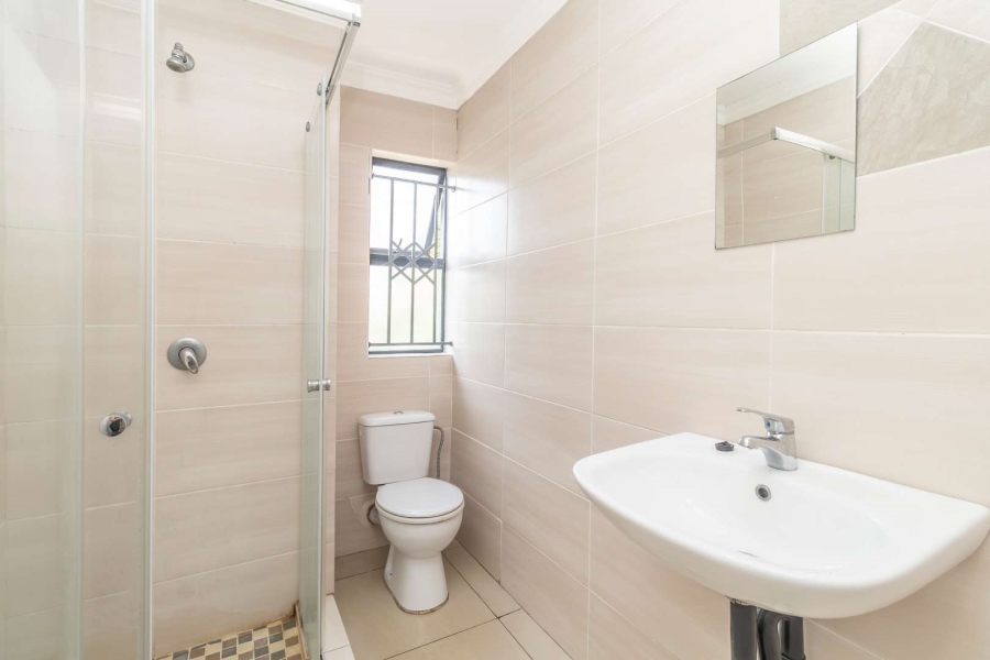 To Let 4 Bedroom Property for Rent in Blairgowrie Gauteng