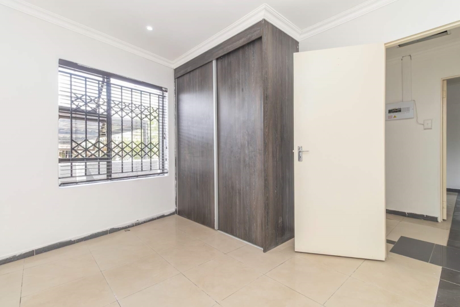 To Let 4 Bedroom Property for Rent in Blairgowrie Gauteng