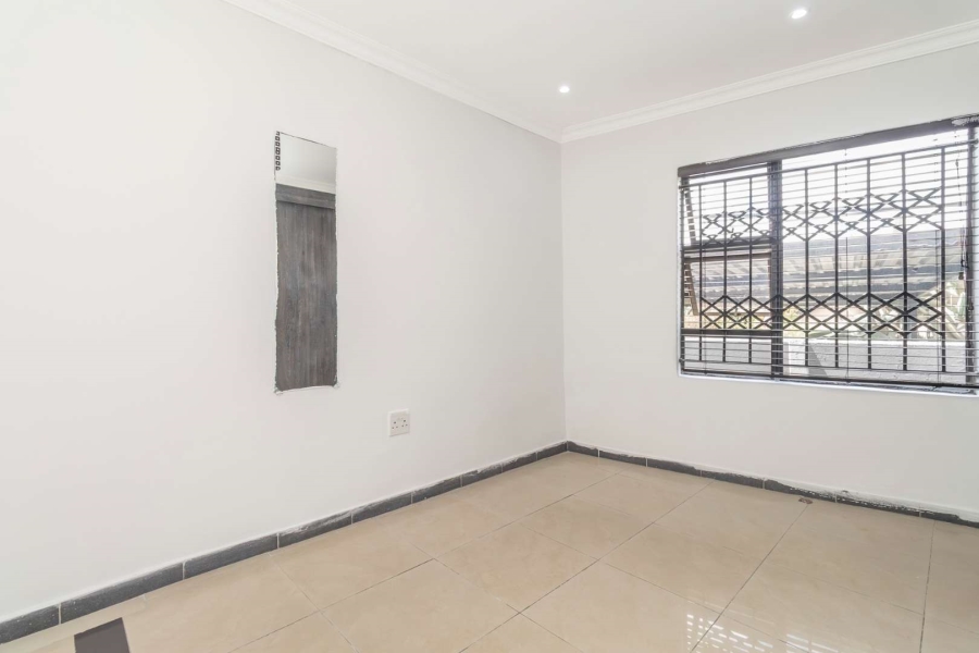 To Let 4 Bedroom Property for Rent in Blairgowrie Gauteng