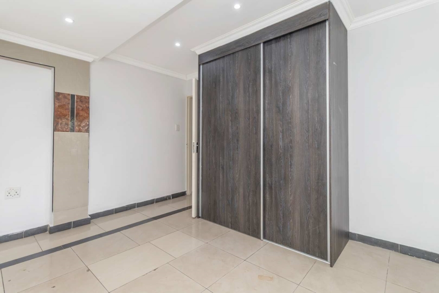 To Let 4 Bedroom Property for Rent in Blairgowrie Gauteng