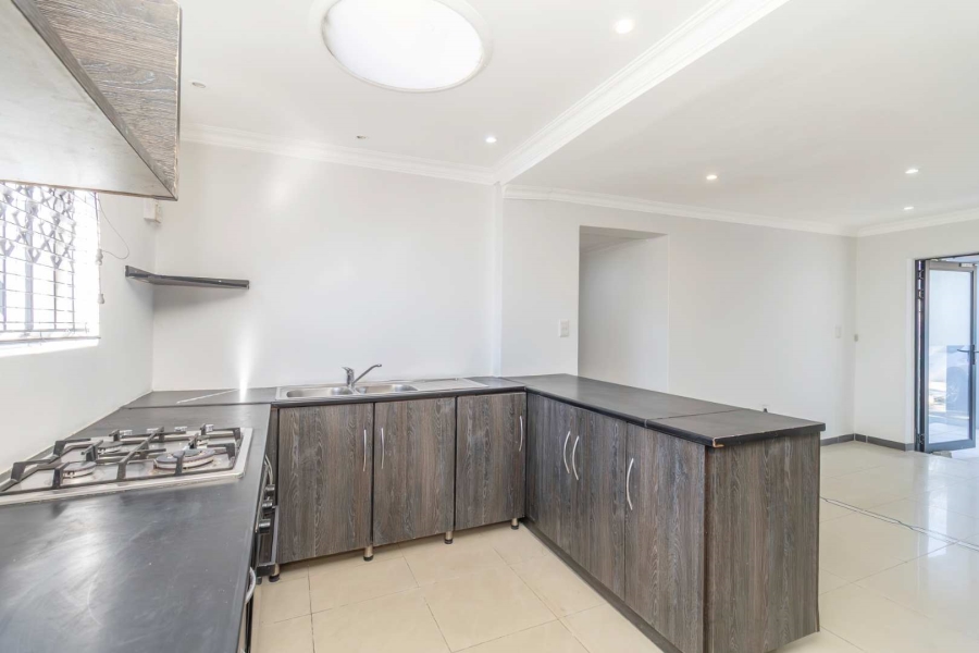 To Let 3 Bedroom Property for Rent in Blairgowrie Gauteng