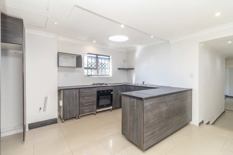 To Let 3 Bedroom Property for Rent in Blairgowrie Gauteng