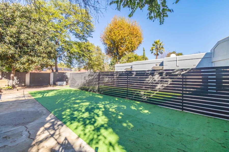 To Let 3 Bedroom Property for Rent in Blairgowrie Gauteng