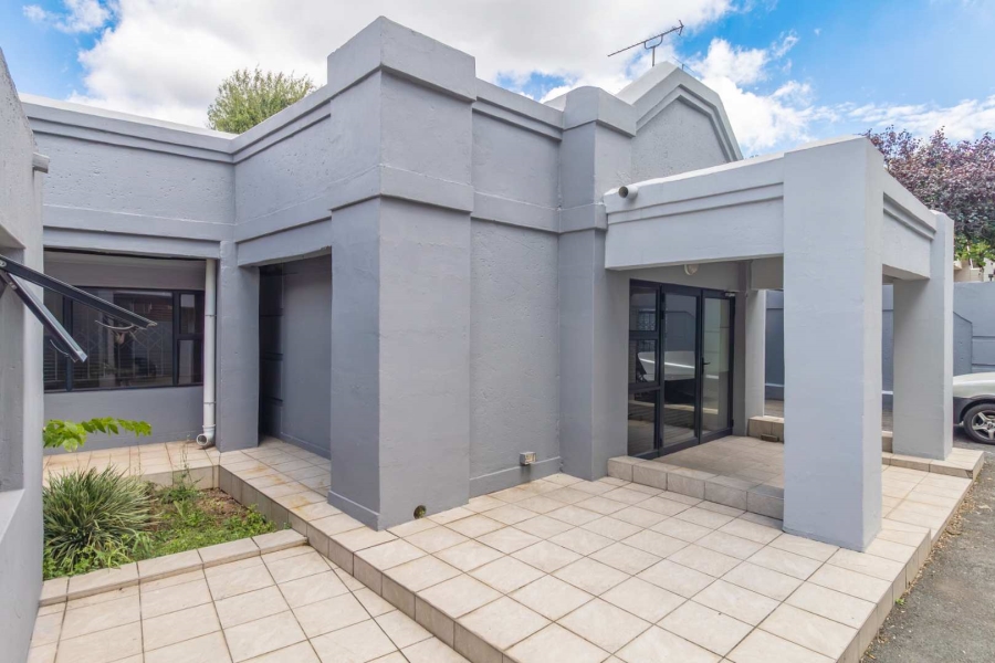 To Let 4 Bedroom Property for Rent in Blairgowrie Gauteng
