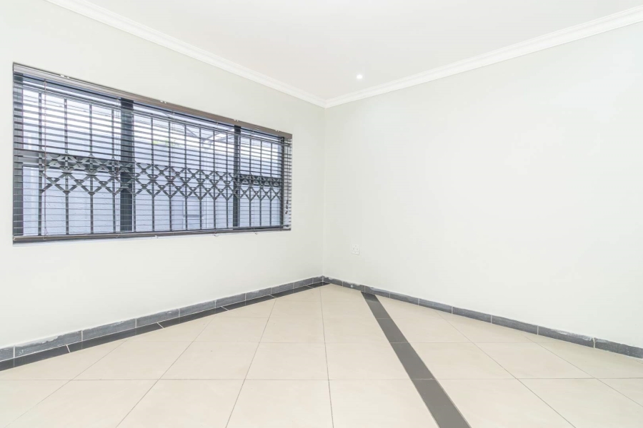 To Let 4 Bedroom Property for Rent in Blairgowrie Gauteng